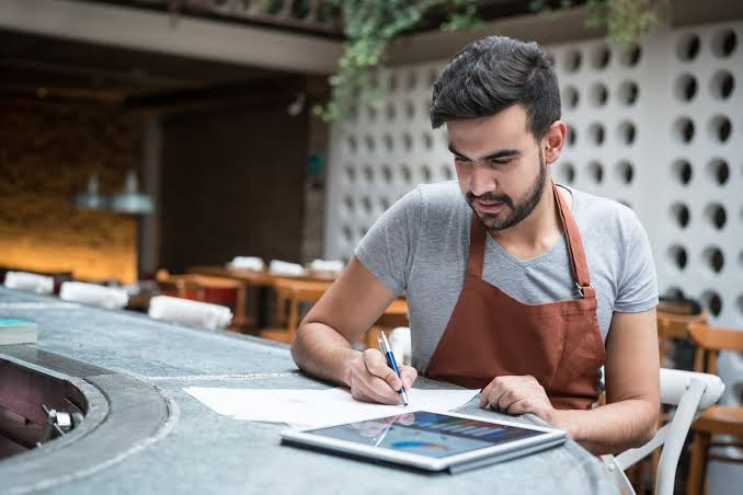 restaurant accountant