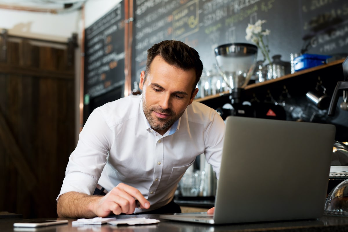 accountant for restaurant